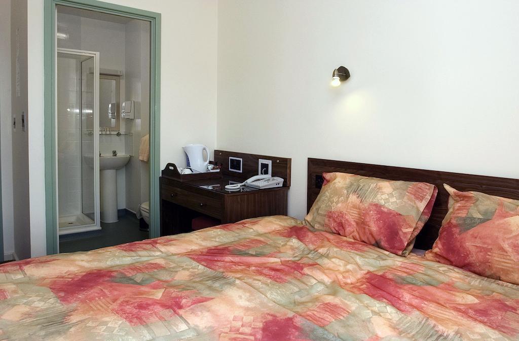 The Robin 2 Hotel Γούλβερχαμπτον Δωμάτιο φωτογραφία