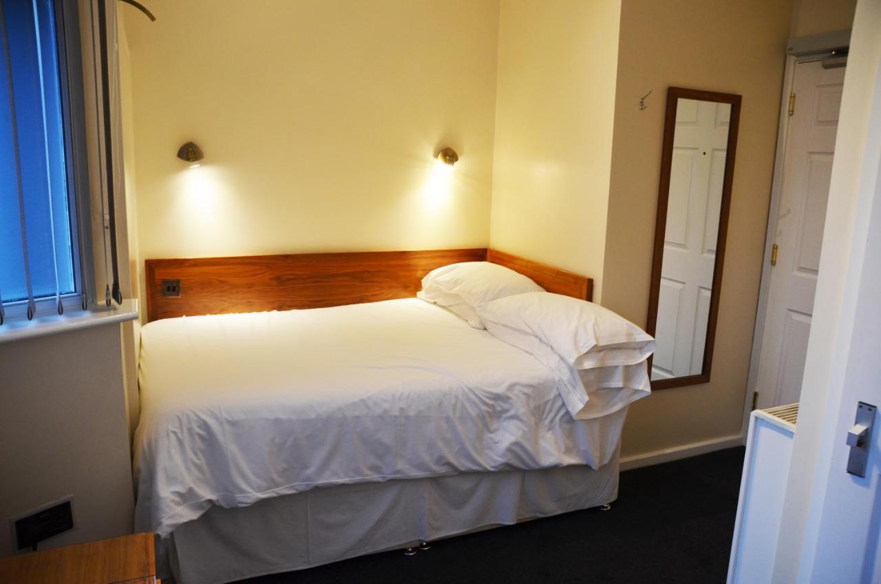 The Robin 2 Hotel Γούλβερχαμπτον Εξωτερικό φωτογραφία