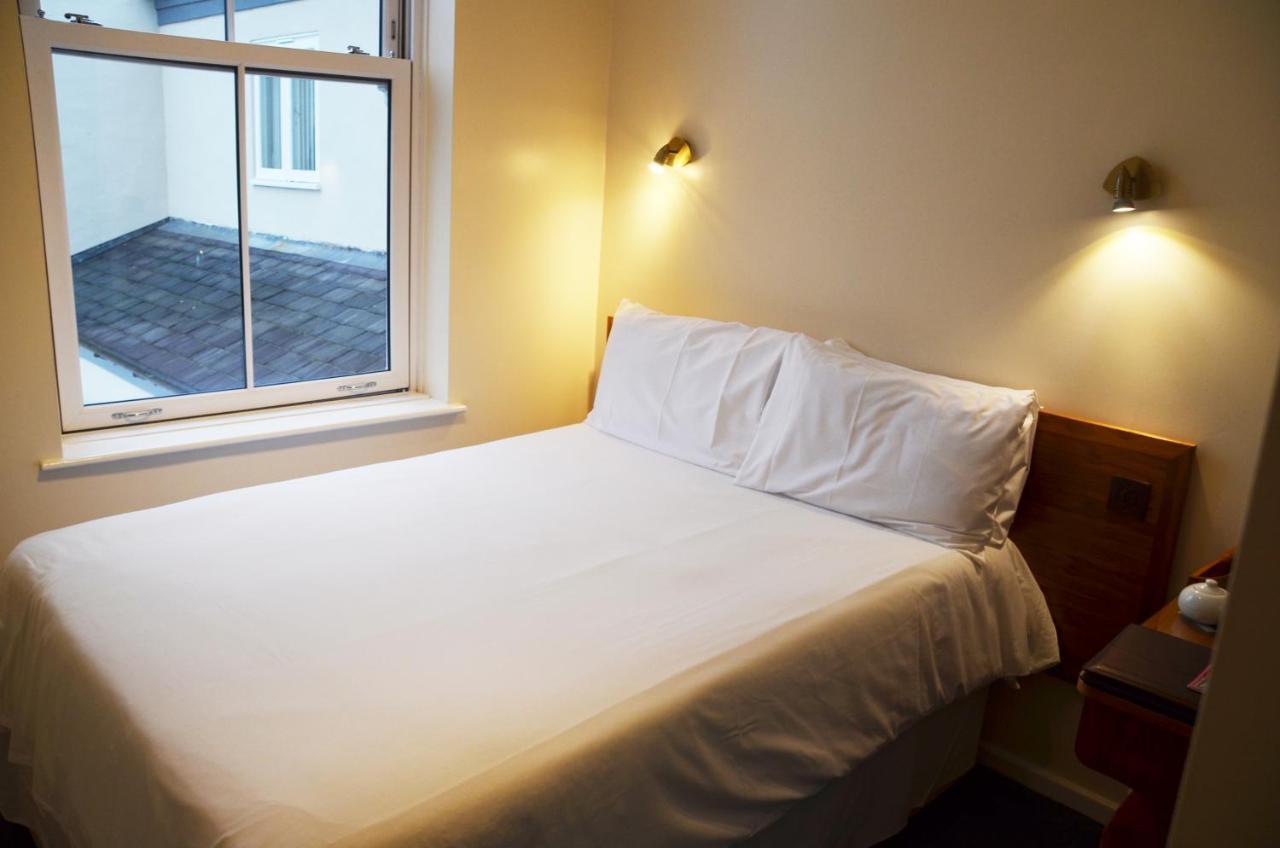 The Robin 2 Hotel Γούλβερχαμπτον Εξωτερικό φωτογραφία